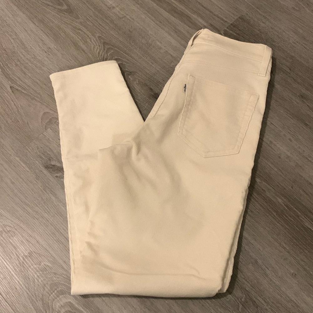 Levi’s high waisted mom jeans